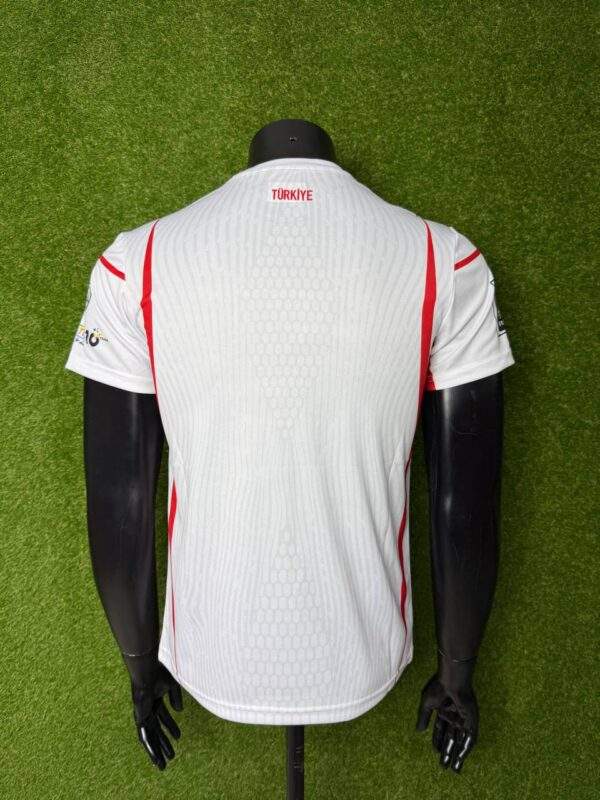 TR ÖZEL BEYAZ FORMA